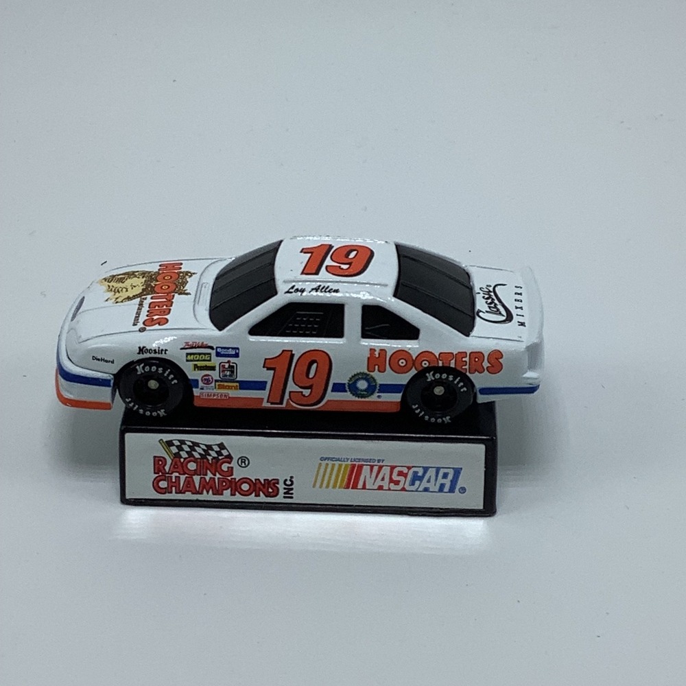 1992 1:64 Racing Champions Loy Allen #19 Hooters NASCAR - LOOSE